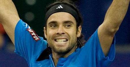 Masters cup ; Gonzalez-Federer, 3-6, 7-6, 7-5